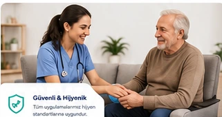 Evde bakım hizmeti sırasında hasta ile ilgilenen sağlık profesyoneli